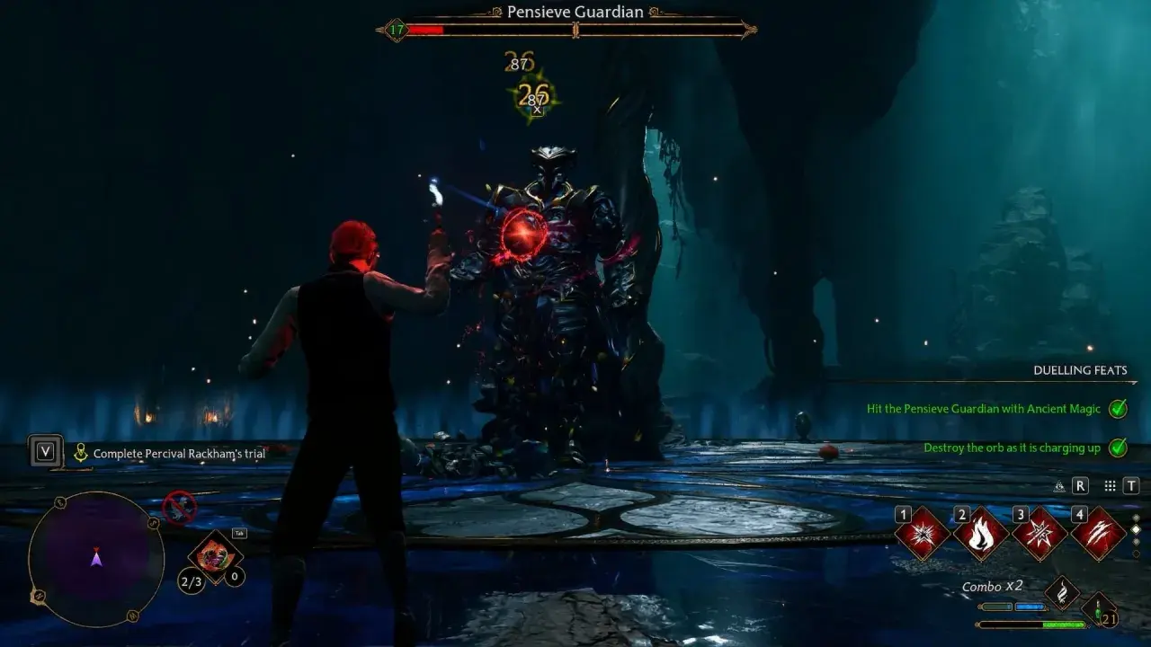 Un mago se enfrenta a un guardián en la prueba de Percival Rackham. El guardián tiene un orbe brillante en el pecho.
