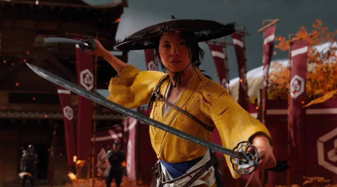 Una guerrera con un sombrero cónico y un kimono amarillo empuña dos katanas, lista para la batalla. Su mirada decidida es un reflejo de la guía que ofrece el **guia ghost of yotei**.