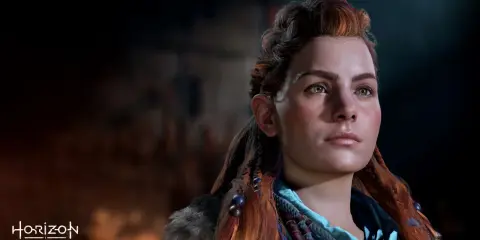 Aloy, protagonista de Horizon Zero Dawn 2, mira al horizonte con determinación. Su cabello pelirrojo trenzado y su mirada penetrante transmiten fuerza.