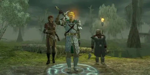 Tres aventureros en un pantano brumoso, listos para la acción en Neverwinter Nights 2.