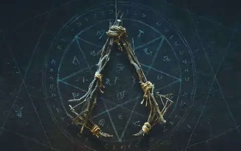 Símbolo de **assassins creed hexe** hecho de ramas, colgado sobre un círculo con runas y símbolos arcanos.