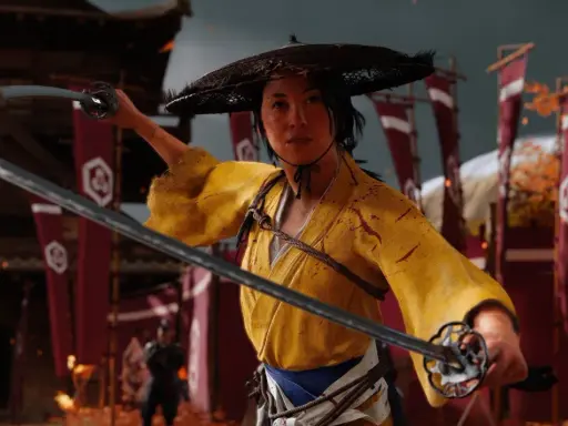 Una guerrera con un sombrero cónico y un kimono amarillo empuña dos katanas, lista para la batalla. Su mirada decidida es un reflejo de la guía que ofrece el **guia ghost of yotei**.