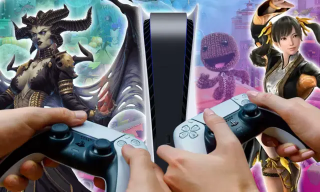 Manos sujetando mandos de PS5 para juegos de 2 jugadores en la misma pantalla, con personajes de fantasía y Sackboy.
