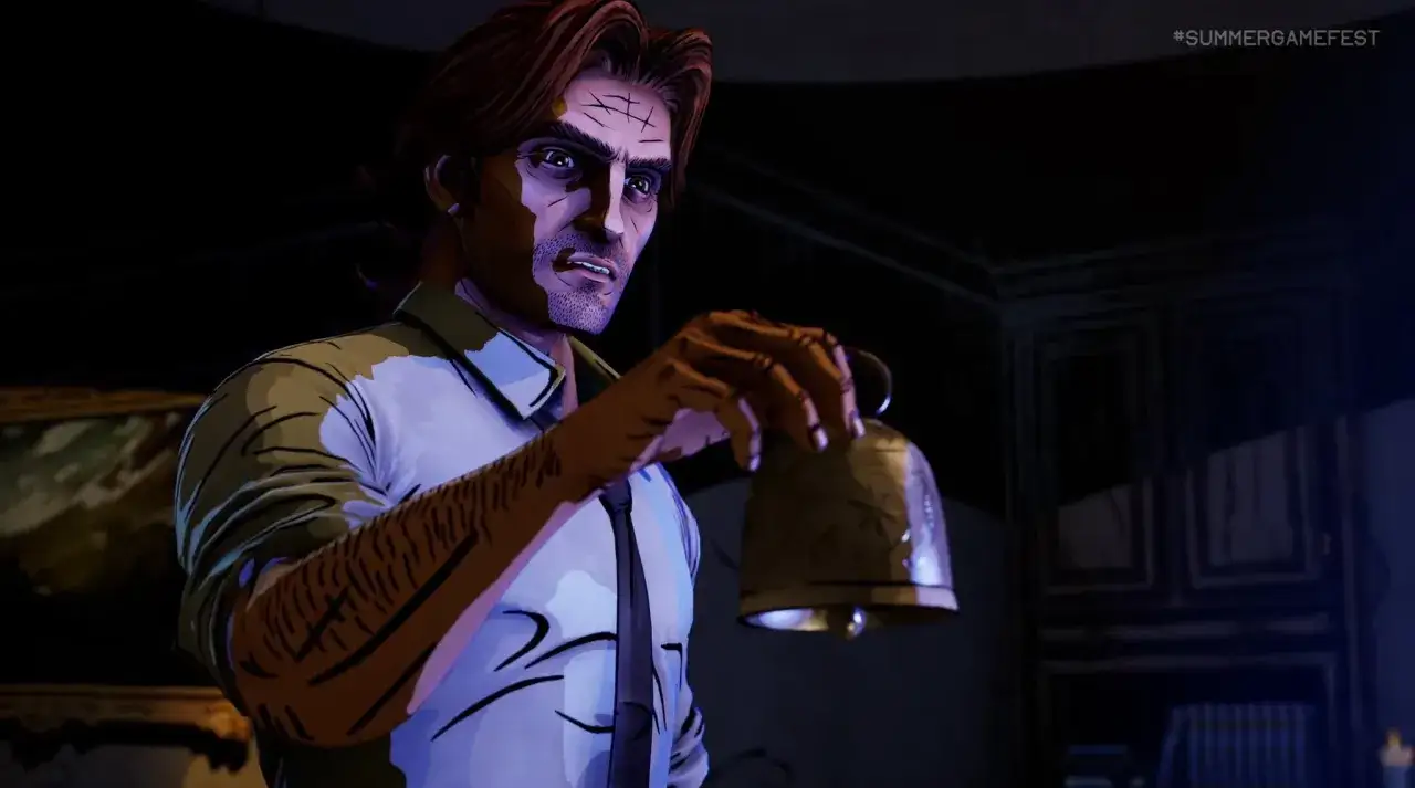 Bigby Wolf, en The Wolf Among Us 2, sostiene una campana con expresi&oacute;n tensa.