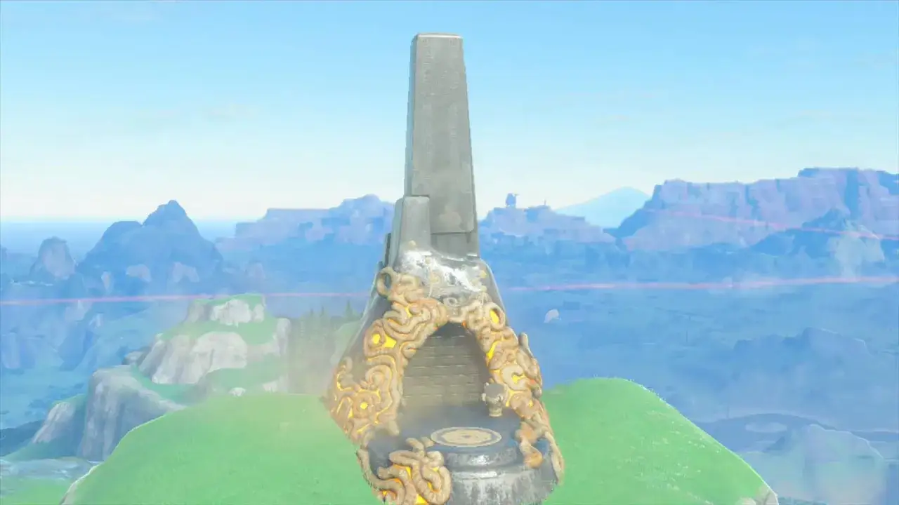 Monolito antiguo con grabados dorados, similar a la canción del festival Zelda, en un paisaje montañoso.