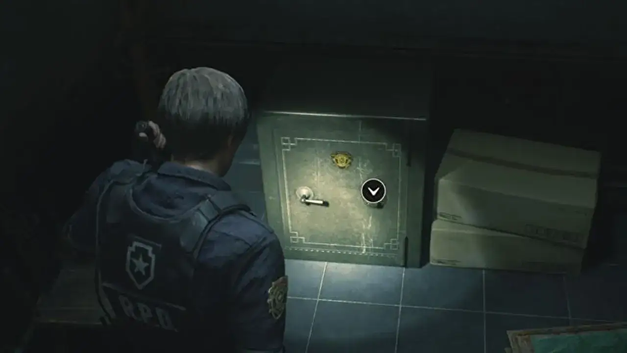 Leon Kennedy se enfrenta a una caja fuerte en la oficina oeste de Raccoon City, un misterio en Resident Evil 2.