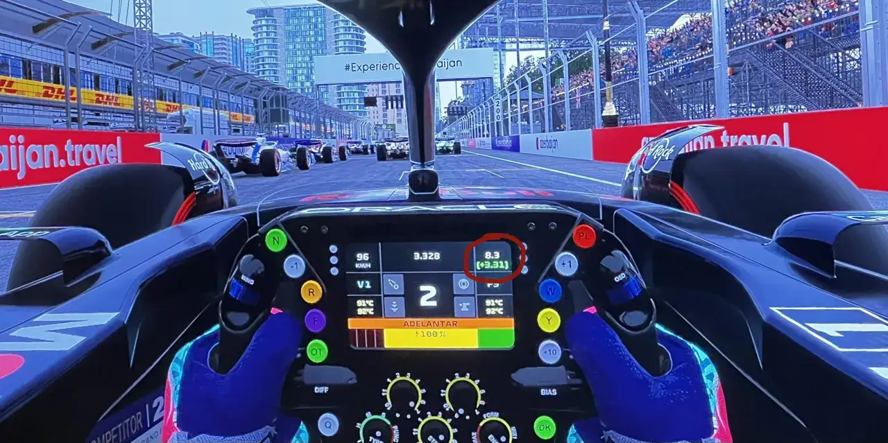 Volante de F1 en carrera, mostrando datos de velocidad y tiempo. ¡Una experiencia inmersiva para los mejores juegos de coches!