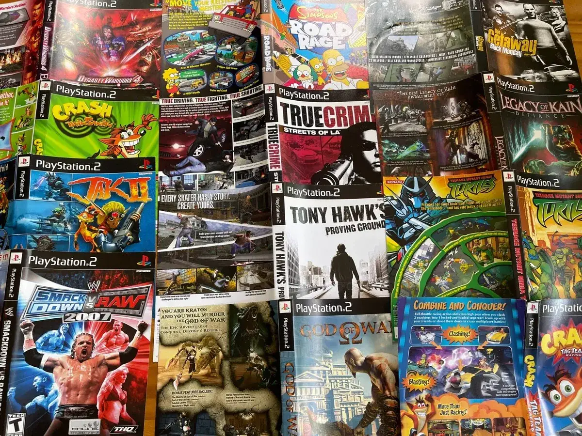 Cajas de los mejores juegos de PS2: Crash, Jak II, Tony Hawk, God of War, y más.